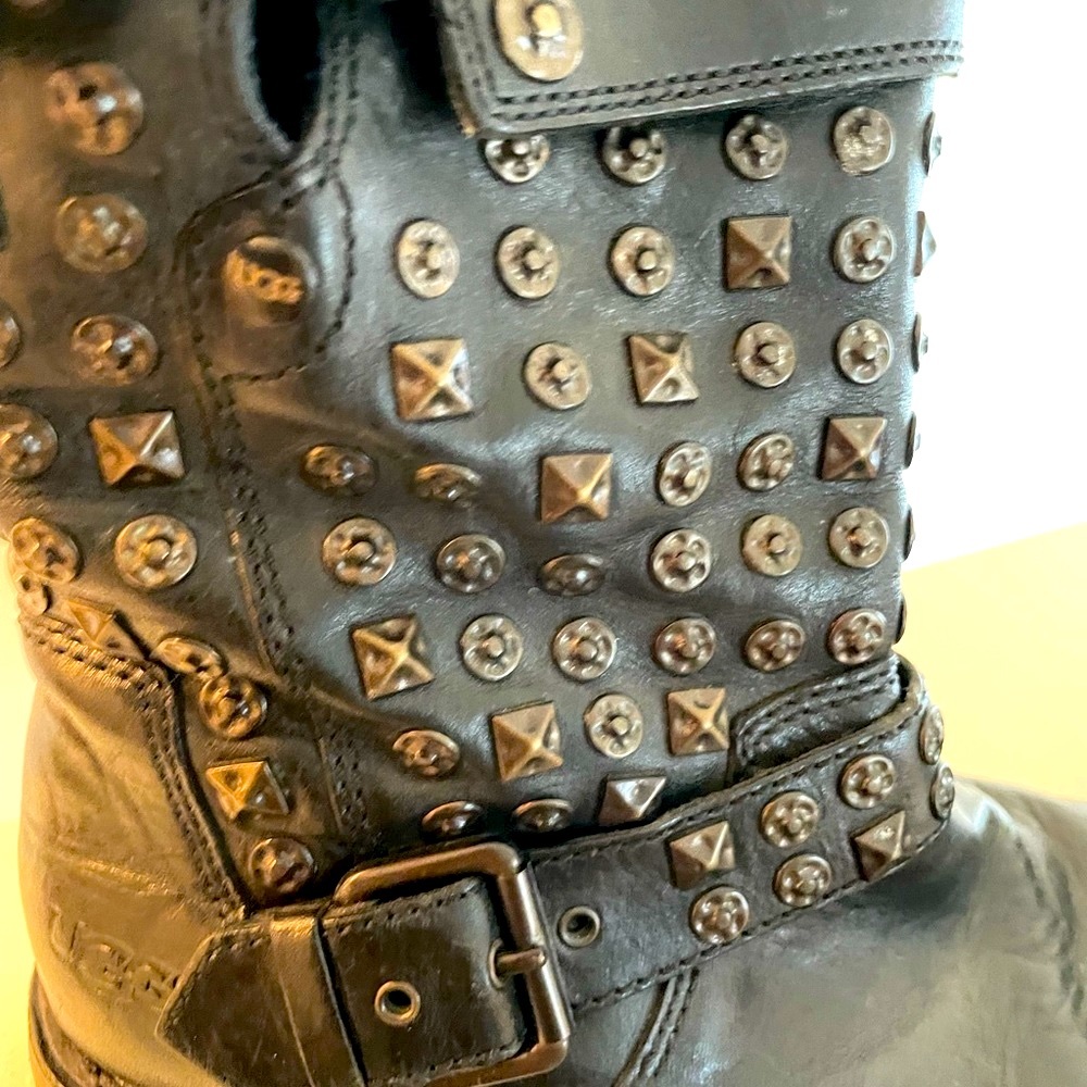 UGG Boots Flat 6.5 - Picture 3 of 9